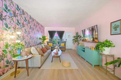 Copropriété à louer à Hollywood, Floride: 1 chambre, 63.55 m2 № 2169633 - photo 2