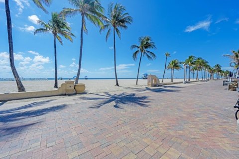 Copropriété à louer à Hollywood, Floride: 1 chambre, 63.55 m2 № 2169633 - photo 3
