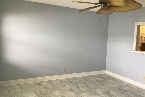 Condo in West Palm Beach, Florida, 1 bedroom  № 2193499 - photo 2