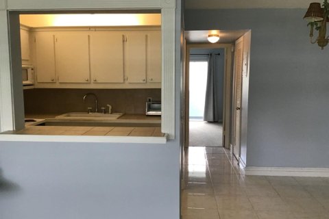 Condo in West Palm Beach, Florida, 1 bedroom  № 2193499 - photo 3