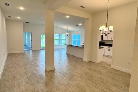House in North Port, Florida 3 bedrooms, 183.02 sq.m. № 1525330 - photo 2