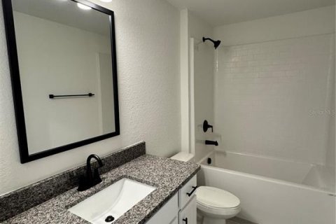 House in North Port, Florida 3 bedrooms, 183.02 sq.m. № 1525330 - photo 4