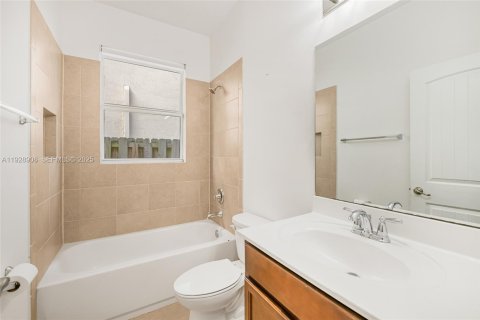 House in Homestead, Florida 3 bedrooms, 156.45 sq.m. № 1987864 - photo 14