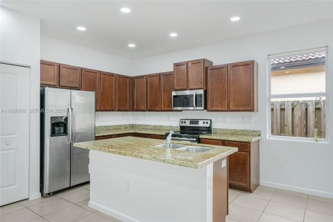 House in Homestead, Florida 3 bedrooms, 156.45 sq.m. № 1987864 - photo 4