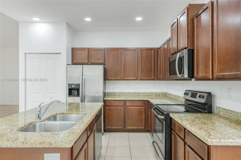 House in Homestead, Florida 3 bedrooms, 156.45 sq.m. № 1987864 - photo 5