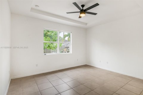 House in Homestead, Florida 3 bedrooms, 156.45 sq.m. № 1987864 - photo 13