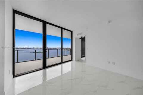 Condominio en alquiler en Miami, Florida, 1 dormitorio, 96.34 m2 № 1922486 - foto 18