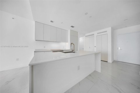 Condominio en alquiler en Miami, Florida, 1 dormitorio, 96.34 m2 № 1922486 - foto 5