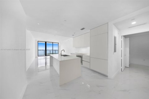 Condominio en alquiler en Miami, Florida, 1 dormitorio, 96.34 m2 № 1922486 - foto 4