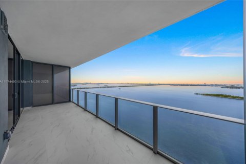 Condominio en alquiler en Miami, Florida, 1 dormitorio, 96.34 m2 № 1922486 - foto 10