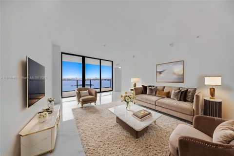 Condominio en alquiler en Miami, Florida, 1 dormitorio, 96.34 m2 № 1922486 - foto 19