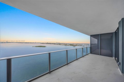 Condominio en alquiler en Miami, Florida, 1 dormitorio, 96.34 m2 № 1922486 - foto 17