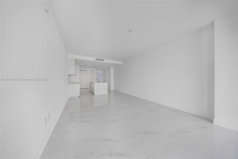 Condominio en alquiler en Miami, Florida, 1 dormitorio, 96.34 m2 № 1922486 - foto 23