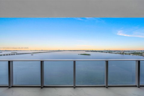 Condominio en alquiler en Miami, Florida, 1 dormitorio, 96.34 m2 № 1922486 - foto 11