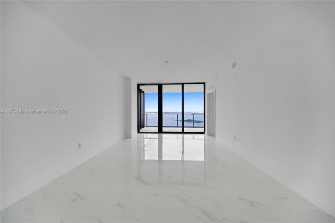 Condominio en alquiler en Miami, Florida, 1 dormitorio, 96.34 m2 № 1922486 - foto 21