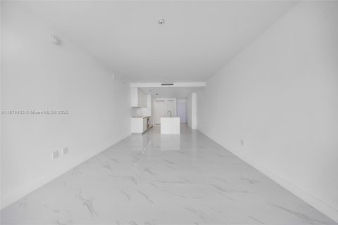 Condominio en alquiler en Miami, Florida, 1 dormitorio, 96.34 m2 № 1922486 - foto 24