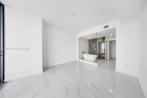 Condominio en alquiler en Miami, Florida, 1 dormitorio, 96.34 m2 № 1922486 - foto 30