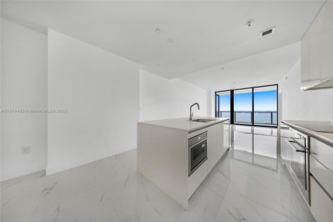 Condominio en alquiler en Miami, Florida, 1 dormitorio, 96.34 m2 № 1922486 - foto 3
