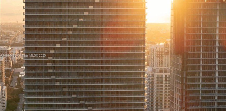 Condominio en Miami, Florida, 1 dormitorio № 1922486