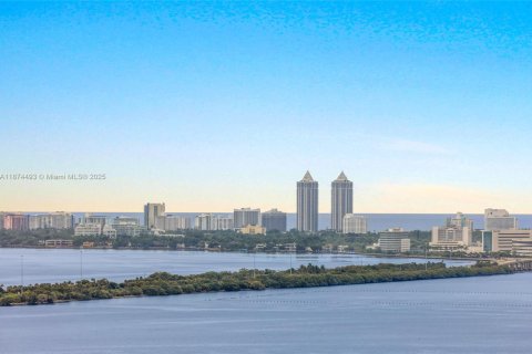 Condominio en alquiler en Miami, Florida, 1 dormitorio, 96.34 m2 № 1922486 - foto 13