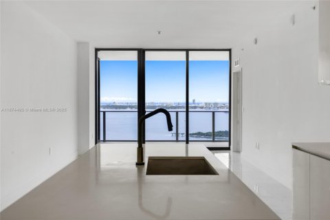 Condominio en alquiler en Miami, Florida, 1 dormitorio, 96.34 m2 № 1922486 - foto 7