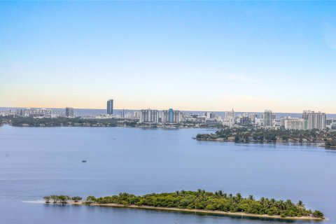 Condominio en alquiler en Miami, Florida, 1 dormitorio, 96.34 m2 № 1922486 - foto 14