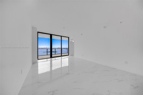 Condominio en alquiler en Miami, Florida, 1 dormitorio, 96.34 m2 № 1922486 - foto 20