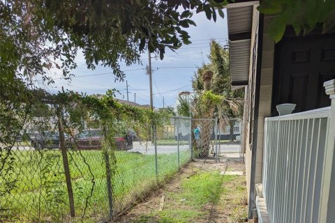 House in Tampa, Florida 3 bedrooms, 111.48 sq.m. № 1906787 - photo 19