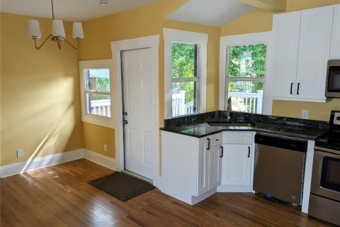 House in Tampa, Florida 3 bedrooms, 111.48 sq.m. № 1906787 - photo 10