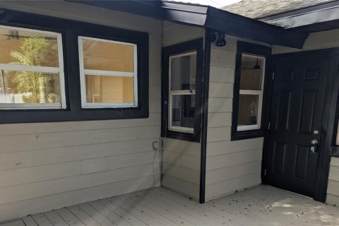 House in Tampa, Florida 3 bedrooms, 111.48 sq.m. № 1906787 - photo 3