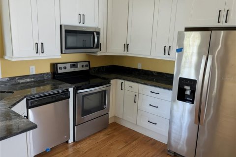 House in Tampa, Florida 3 bedrooms, 111.48 sq.m. № 1906787 - photo 5