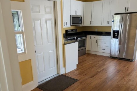 House in Tampa, Florida 3 bedrooms, 111.48 sq.m. № 1906787 - photo 9
