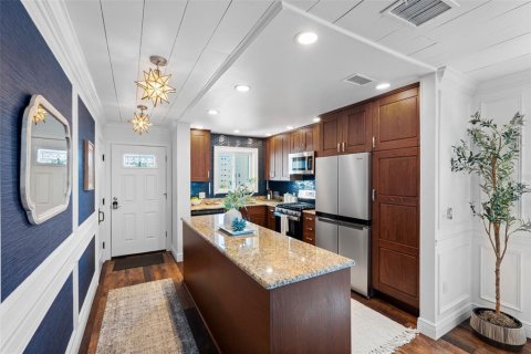Condo in Gulfport, Florida, 2 bedrooms № 2151555 - photo 9