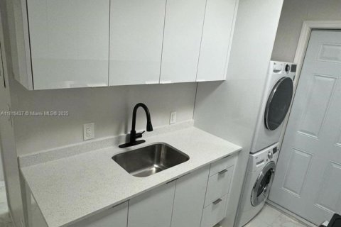 Купить коммерческую недвижимость в Форт-Лодердейл, Флорида 111.11м2, № 1779912 - фото 5