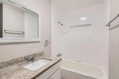 Casa en venta en Miramar, Florida, 3 dormitorios, 109.62 m2 № 1758938 - foto 18