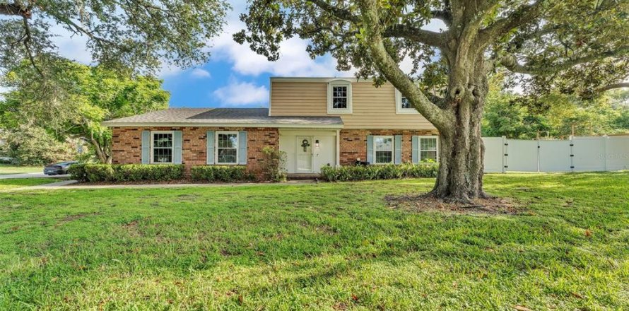 House in Lakeland, Florida 4 bedrooms, 215.35 sq.m. № 1774947