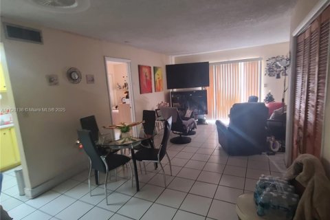 Condominio en venta en Miami, Florida, 1 dormitorio, 51.37 m2 № 2077200 - foto 2