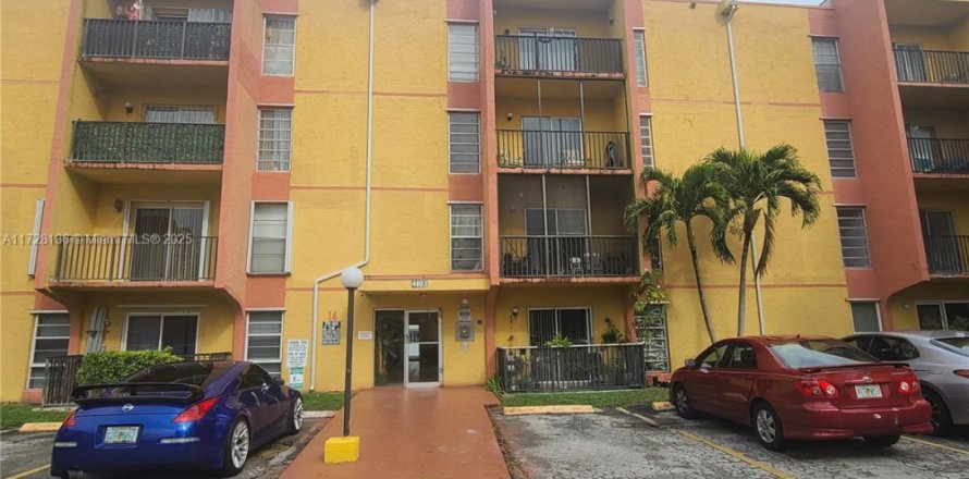 Condominio en Miami, Florida, 1 dormitorio № 2077200
