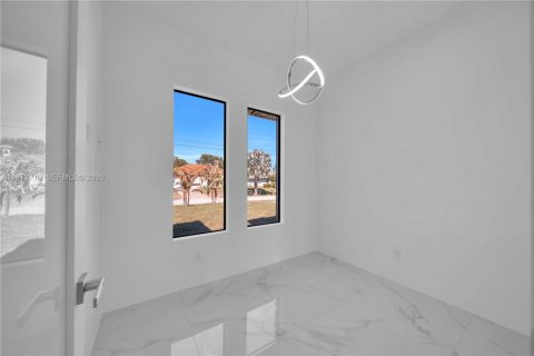 Casa en venta en Cape Coral, Florida, 3 dormitorios № 2033340 - foto 13