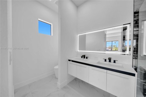 Casa en venta en Cape Coral, Florida, 3 dormitorios № 2033340 - foto 25