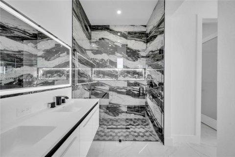 Casa en venta en Cape Coral, Florida, 3 dormitorios № 2033340 - foto 26