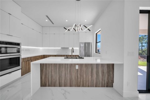 Casa en venta en Cape Coral, Florida, 3 dormitorios № 2033340 - foto 10