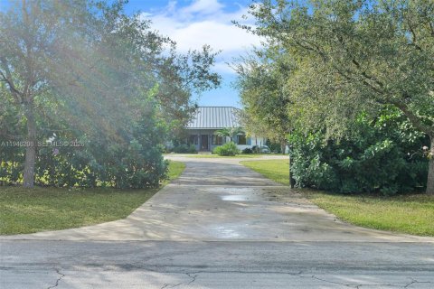 House in Homestead, Florida 4 bedrooms, 211.54 sq.m. № 2003141 - photo 12