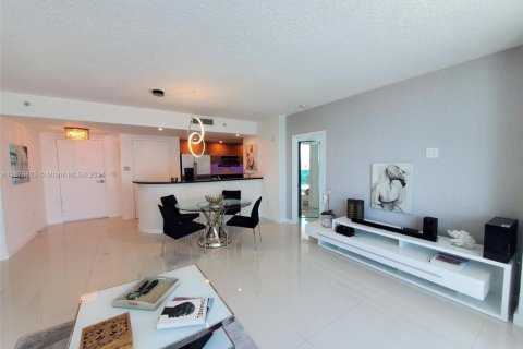 Condo in North Bay Village, Florida, 2 bedrooms  № 1729502 - photo 4