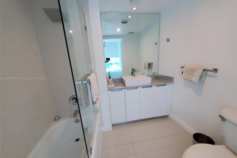 Condo in North Bay Village, Florida, 2 bedrooms  № 1729502 - photo 23