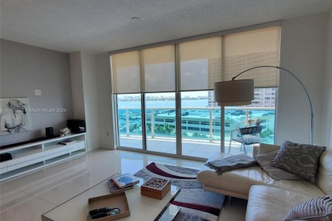Condo in North Bay Village, Florida, 2 bedrooms  № 1729502 - photo 7