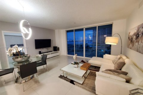 Condo in North Bay Village, Florida, 2 bedrooms  № 1729502 - photo 2
