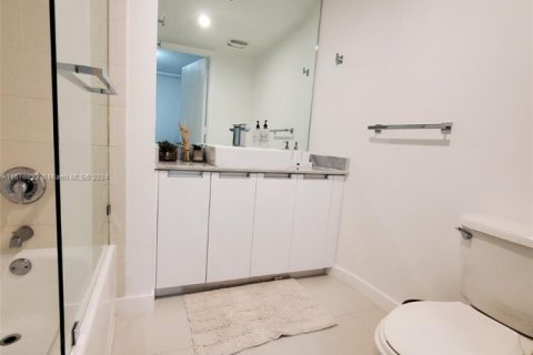 Condo in North Bay Village, Florida, 2 bedrooms  № 1729502 - photo 22