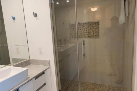 Condo in North Bay Village, Florida, 2 bedrooms  № 1729502 - photo 14