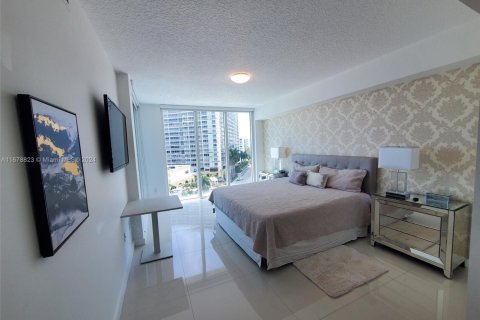 Condo in North Bay Village, Florida, 2 bedrooms  № 1729502 - photo 12